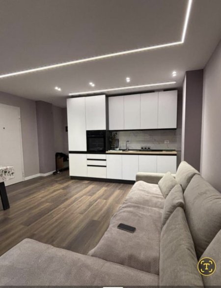 Tirane, jepet me qera apartament 1+1 Kati 1, 60 m² 800 € (Zogu 1)