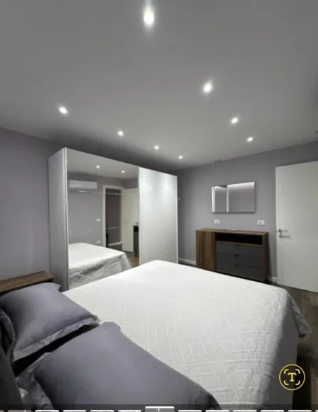 Tirane, jepet me qera apartament 1+1 Kati 1, 60 m² 800 € (Zogu 1)