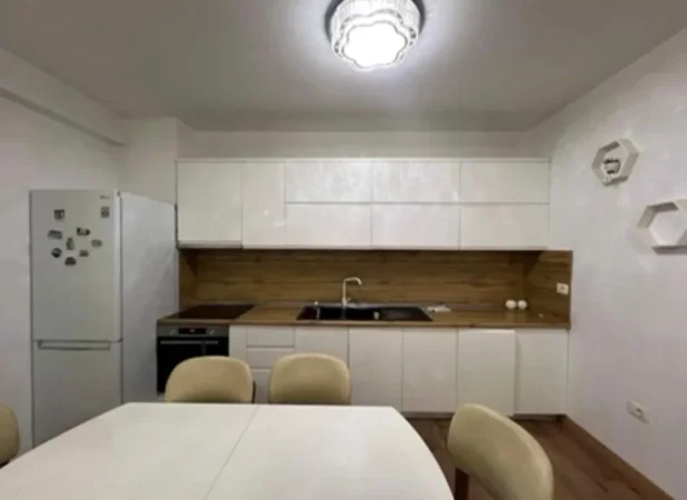 Tirane, jepet me qera apartament 2+1 Kati 2, 94 m² 750 € (Kopshti botanik)