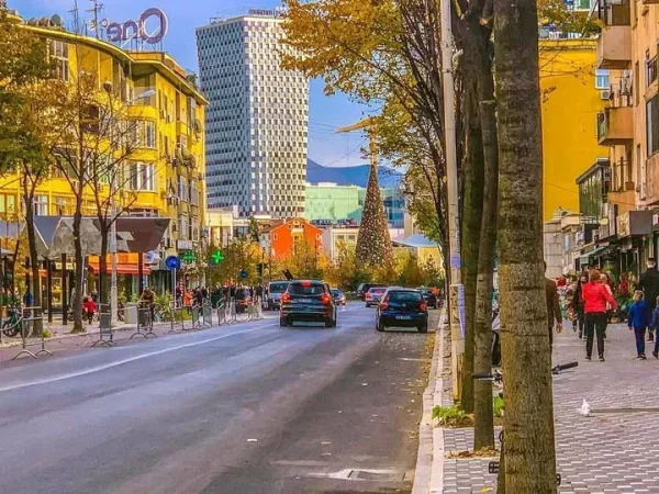 Tirane, jepet me qera zyre Kati 2, 74 m² 730 € (Rruga Durresit)