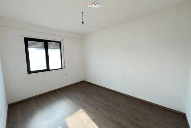 Tirane, jepet me qera zyre Kati 7, 105 m² 550 € (prane UET)