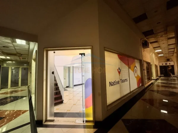 Tirane, shitet ambjent biznesi Kati 1, 36 m² 160.000 € (Rruga Barrikadave)