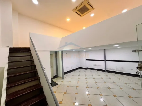 Tirane, shitet ambjent biznesi Kati 1, 36 m² 160.000 € (Rruga Barrikadave)