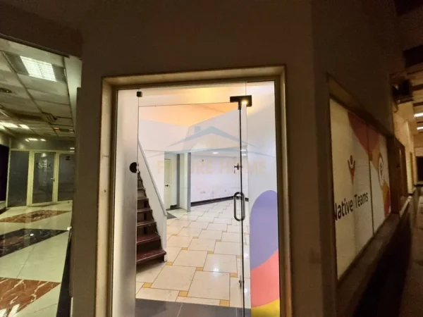 Tirane, shitet ambjent biznesi Kati 1, 36 m² 160.000 € (Rruga Barrikadave)