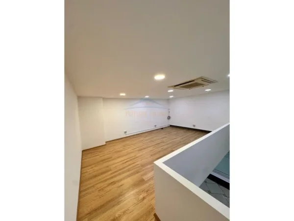 Tirane, shitet ambjent biznesi Kati 1, 36 m² 160.000 € (Rruga Barrikadave)