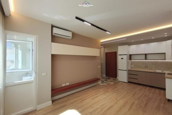 Tirane, jepet me qera apartament 2+1+Ballkon Kati 7, 80 m² 800 € (prane Big Market)