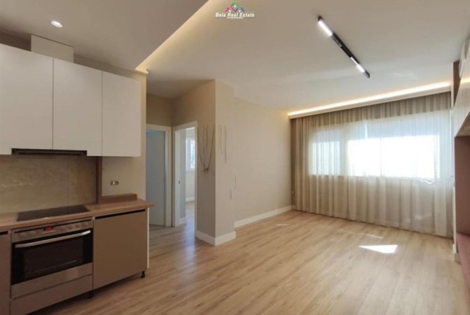 Tirane, jepet me qera apartament 2+1+Ballkon Kati 7, 80 m² 800 € (prane Big Market)