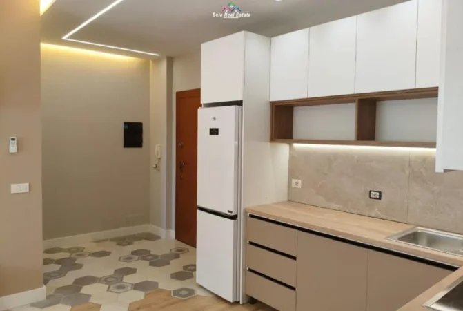 Tirane, jepet me qera apartament 2+1+Ballkon Kati 7, 80 m² 800 € (prane Big Market)
