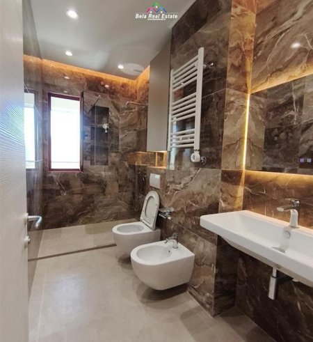 Tirane, jepet me qera apartament 2+1+Ballkon Kati 7, 80 m² 800 € (prane Big Market)