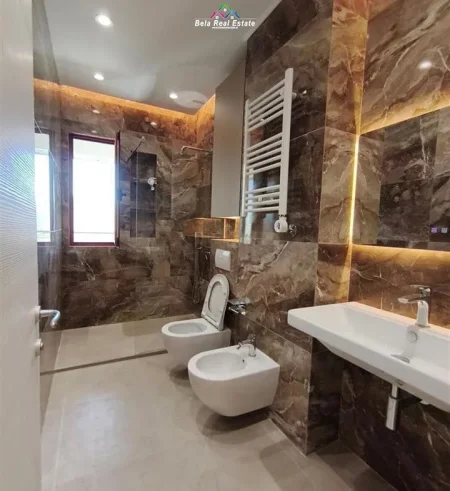 Tirane, jepet me qera apartament 2+1+Ballkon Kati 7, 80 m² 800 € (prane Big Market)