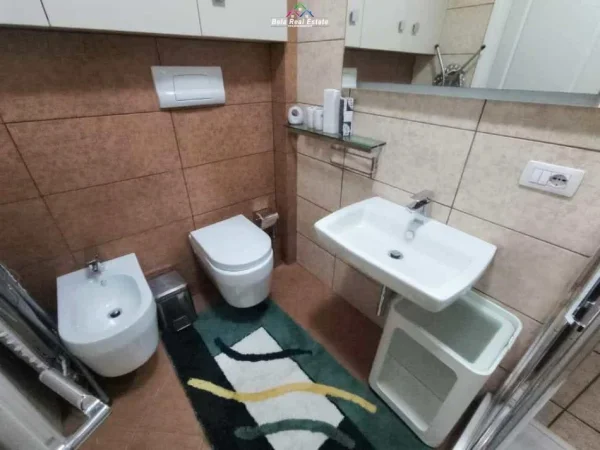 Tirane, jepet me qera apartament 2+1+Ballkon Kati 7, 110 m² 800 € (prane Mozaikut te Tiranes)