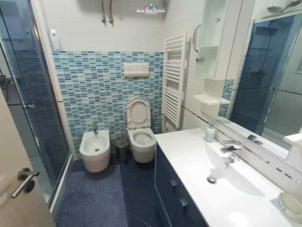 Tirane, jepet me qera apartament 2+1+Ballkon Kati 7, 110 m² 800 € (prane Mozaikut te Tiranes)