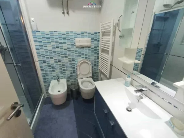 Tirane, jepet me qera apartament 2+1+Ballkon Kati 7, 110 m² 800 € (prane Mozaikut te Tiranes)