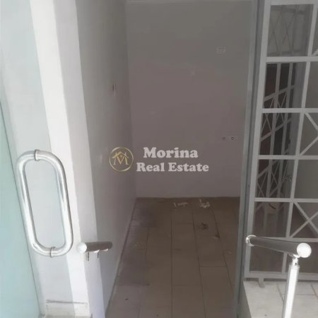 Tirane, jepet me qera ambjent biznesi Kati 1, 15 m² 200 €