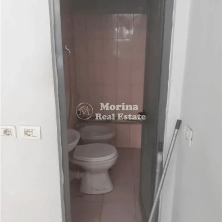 Tirane, jepet me qera ambjent biznesi Kati 1, 15 m² 200 €