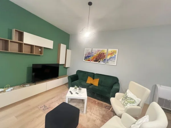 Tirane, jepet me qera apartament 2+1+Ballkon Kati 3, 80 m² 600 € 