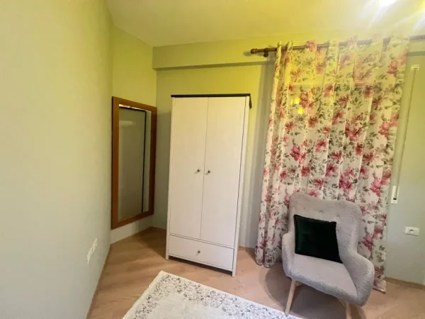 Tirane, jepet me qera apartament 2+1+Ballkon Kati 3, 80 m² 600 € 