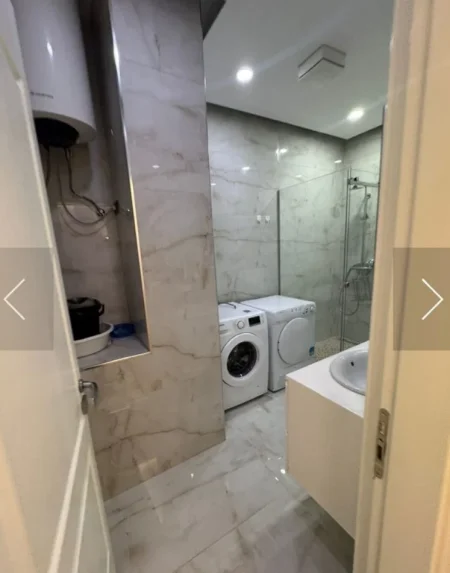 Tirane, jepet me qera 2+1 , 130 m² 1.000 € (Pazari i Ri)