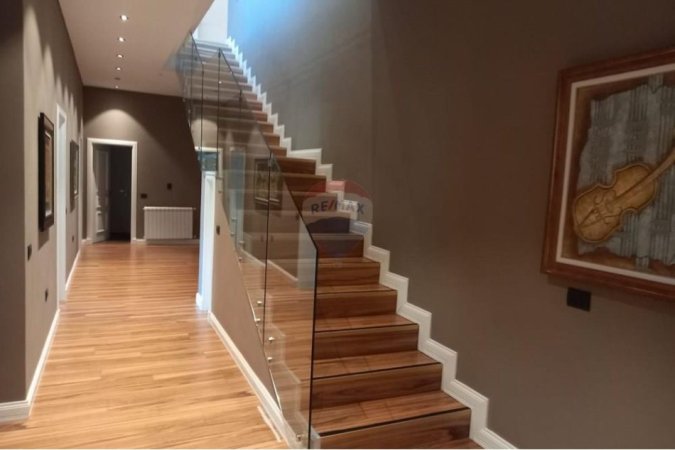 Tirane, shitet Vile 2 Katshe Kati 1, 1.640 m² 1.100.000 € (Bërzhitë-Dobresh (ID: 530191063-145)