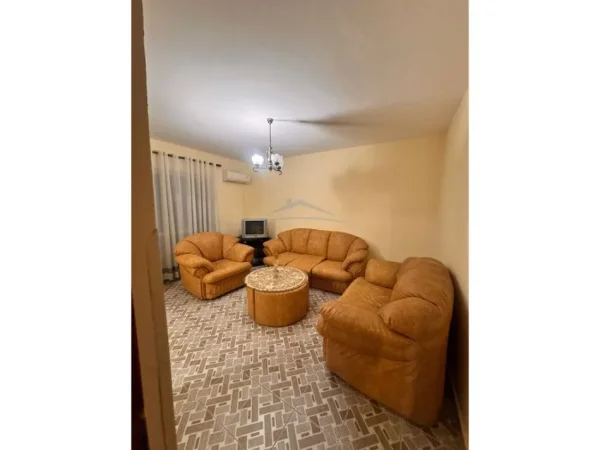 Tirane, jepet me qera apartament 3+1+Ballkon Kati 4, 87 m² 600 € (Rruga Hamit Shijaku)