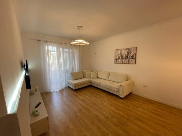 Tirane, shitet apartament 1+1+Ballkon Kati 8, 62 m² 109.000 € (Astir)