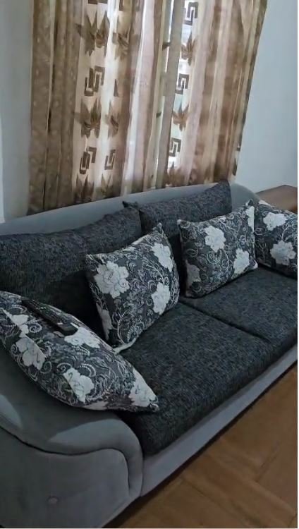 Jepet Hyrje 1+1 me Qera tek Vilat Gjermane afer Ekonomikut, VETEM VAJZA 300 €uro