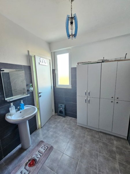 Durres, jepet me qera apartament 3+1+Aneks+Ballkon Kati 5, 140 m² 500 € 