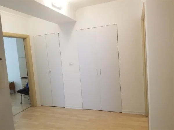 Tirane, jepet me qera apartament 2+1 , 112 m² 800 € (Blloku)
