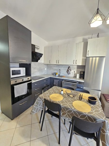 Durres Plazh, jepet me qera apartament 2+1+Aneks+Ballkon Kati 5, 90 m² 450 € 