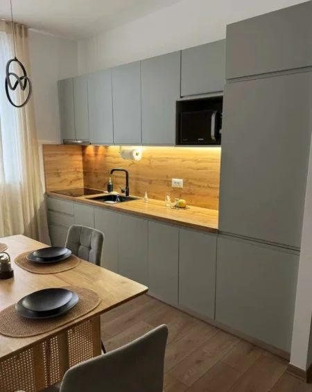 Tirane, jepet me qera 2+1 Kati 2, 90 m² 950 € 