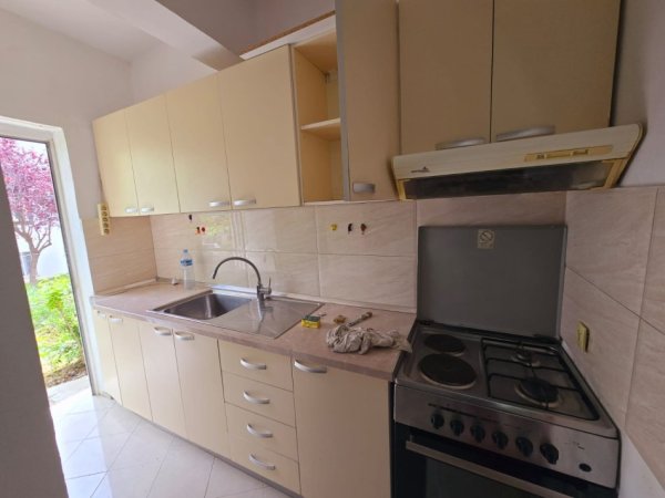 Durres, jepet me qera apartament 1+1+Aneks+Ballkon Kati 1, 60 m² 300 € 