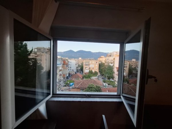 Tirane, jepet me qera apartament 2+1+Aneks+Ballkon Kati 5, 90 m² 560 € 