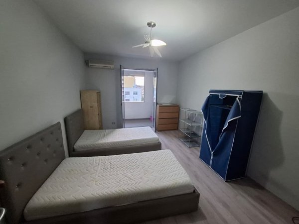 Tirane, jepet me qera apartament 2+1+Aneks+Ballkon Kati 5, 90 m² 560 € 