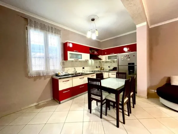 Tirane, jepet me qera shtepi 3+1+Aneks+Ballkon Kati 0, 290 m² 1.000 € (Neom124999)