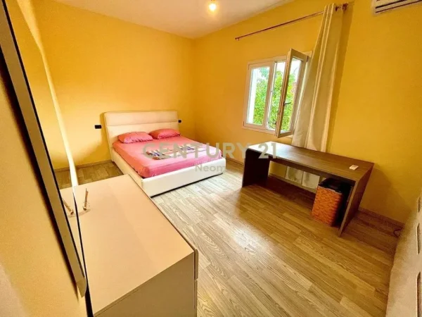Tirane, jepet me qera shtepi 3+1+Aneks+Ballkon Kati 0, 290 m² 1.000 € (Neom124999)