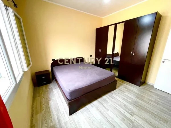 Tirane, jepet me qera shtepi 3+1+Aneks+Ballkon Kati 0, 290 m² 1.000 € (Neom124999)