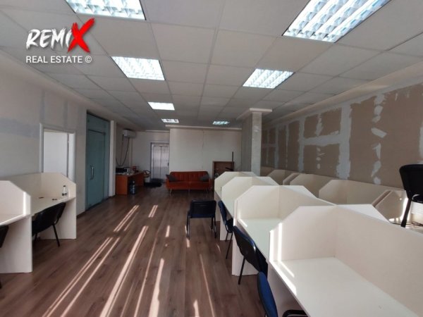 Durres, jepet me qera ambjent biznesi Kati 3, 180 m² 700 € 