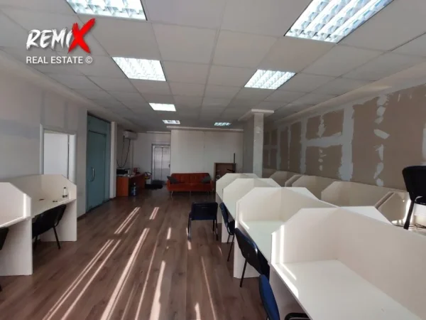 Durres, jepet me qera ambjent biznesi Kati 3, 180 m² 700 € 