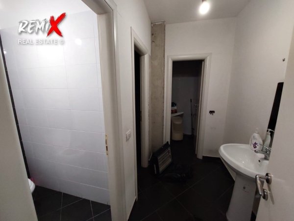 Durres, jepet me qera ambjent biznesi Kati 3, 180 m² 700 € 