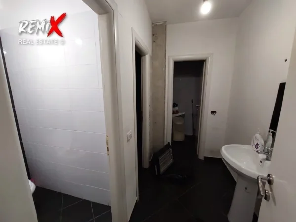 Durres, jepet me qera ambjent biznesi Kati 3, 180 m² 700 € 