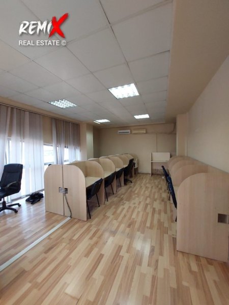 Durres, jepet me qera ambjent biznesi Kati 3, 180 m² 700 € 