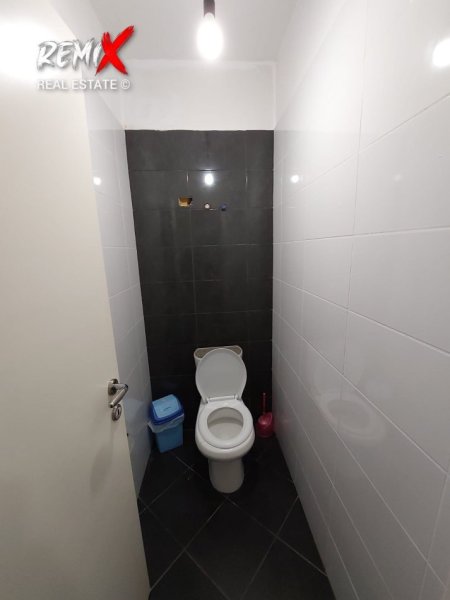 Durres, jepet me qera ambjent biznesi Kati 3, 180 m² 700 € 