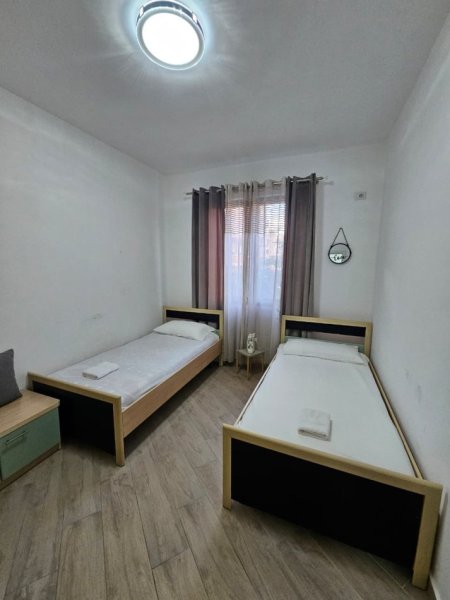 Durres, jepet me qera apartament 2+1+Aneks+Ballkon Kati 3, 80 m² 400 € 