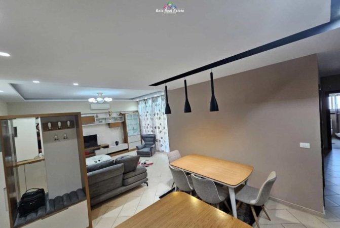 Tirane, jepet me qera apartament 2+1+Ballkon Kati 2, 100 m² 650 € (pran Sona Residence)