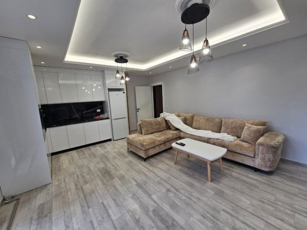 Durres Plazh, jepet me qera apartament 2+1+Aneks+Ballkon Kati 2, 100 m² 450 € 