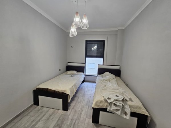 Durres Plazh, jepet me qera apartament 2+1+Aneks+Ballkon Kati 2, 100 m² 450 € 