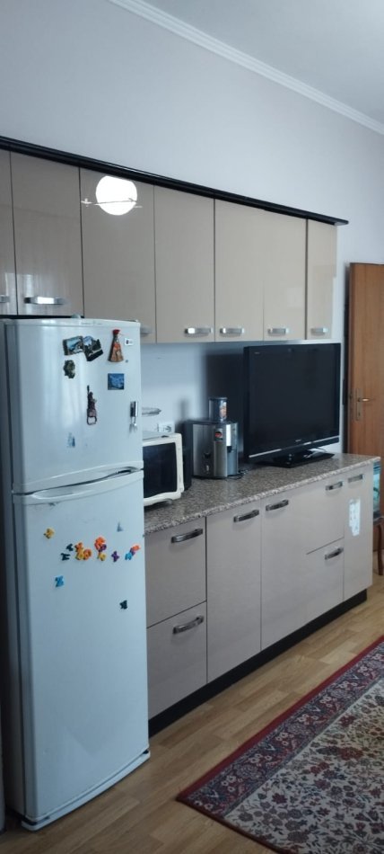 Jepet me Qera Kati i 2 i nje Vile ne Rrugen Bardhyl vetem 5 minuta nga Qendra e Tiranes, Kati 2, 110 m² 750 €URO