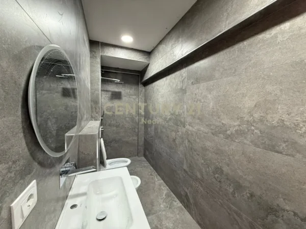 Tirane, jepet me qera apartament 2+1+Aneks+Ballkon Kati 6, 100 m² 900 € (Neom125019)