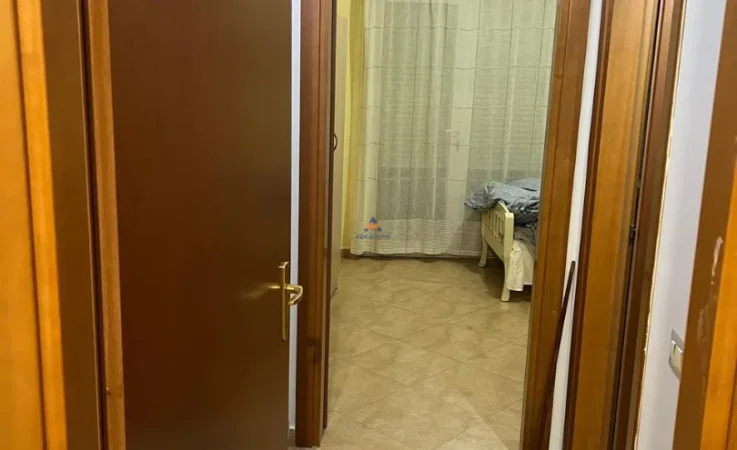Tirane, jepet me qera apartament 1+1+Ballkon Kati 5, 70 m² 40.000 €