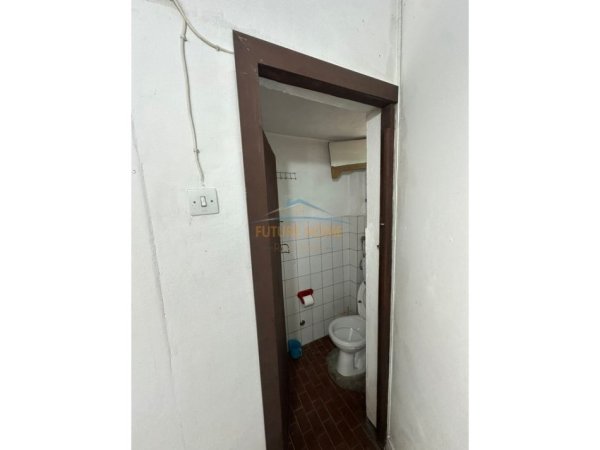 Tirane, jepet me qera ambjent biznesi Kati 0, 18 m² 250 € (Rruga Arkitekt Sinani , Xhamllik)